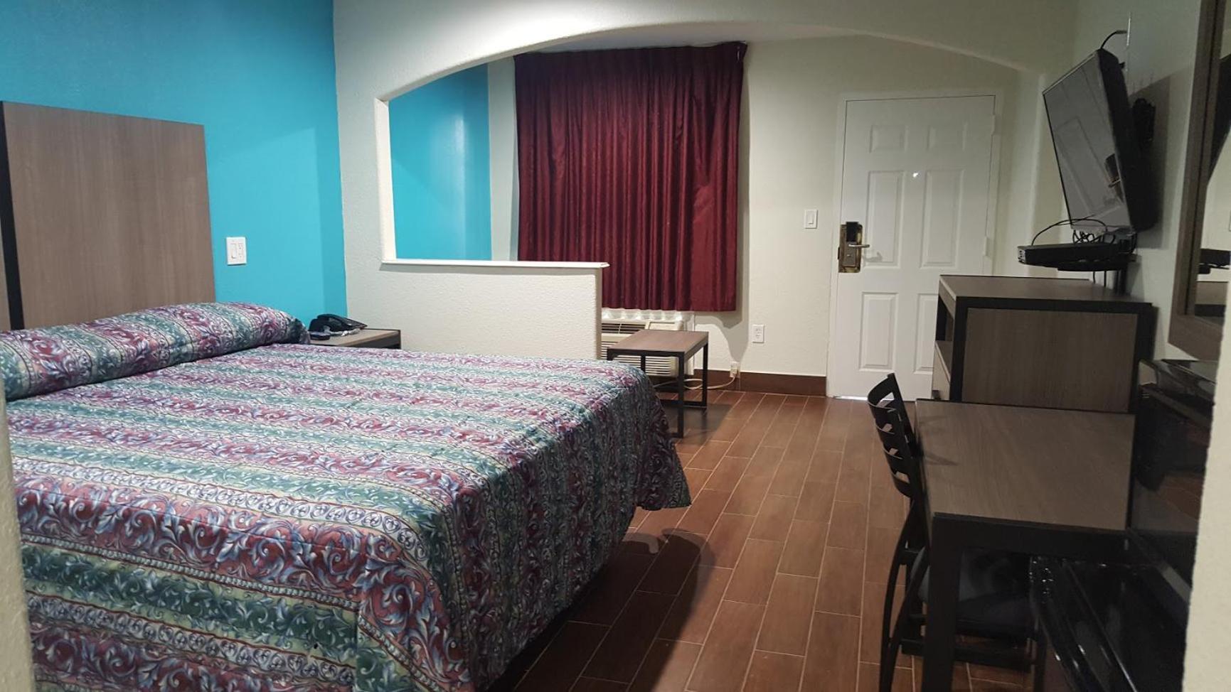 Moonlight Inn & Suites Jersey Village Room photo